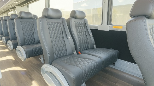 peoria 28 passenger minibus
